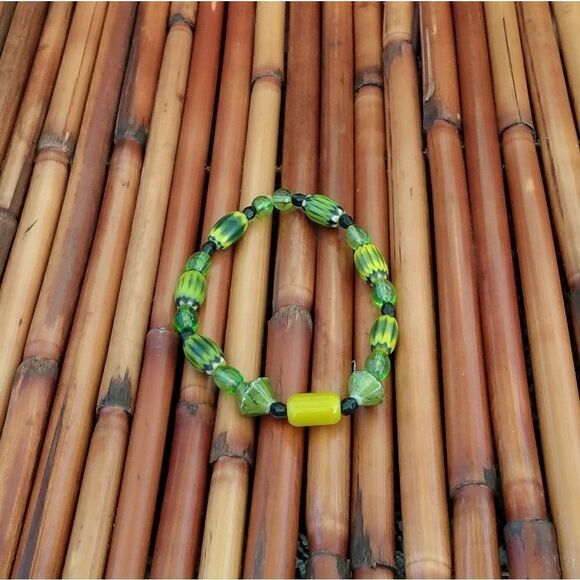 HANDMADE Vibrant Green/Black/Yellow Glass Beaded Bracelet Stretchable - Picture 5 of 12